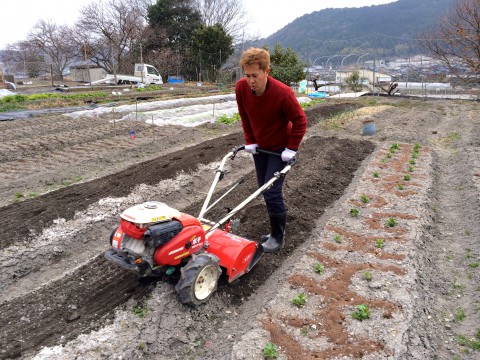 ポチという名の耕運機！！！使いこなすには力がいります！！！